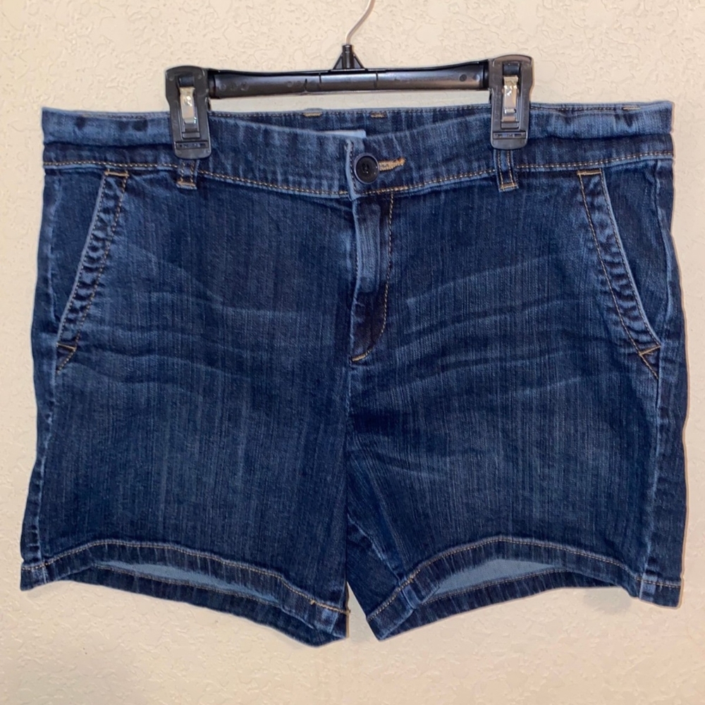 Liz Claiborne Jean Shorts- Women's Size 14 -EUC